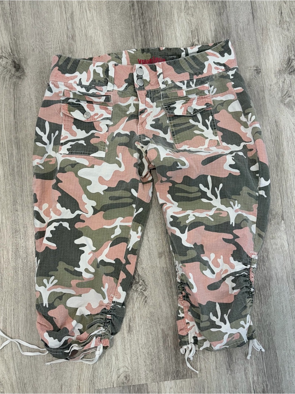 Vintage Y2K Younique pink camo cargo Pants capris Cropped Womens Low Rise 33”